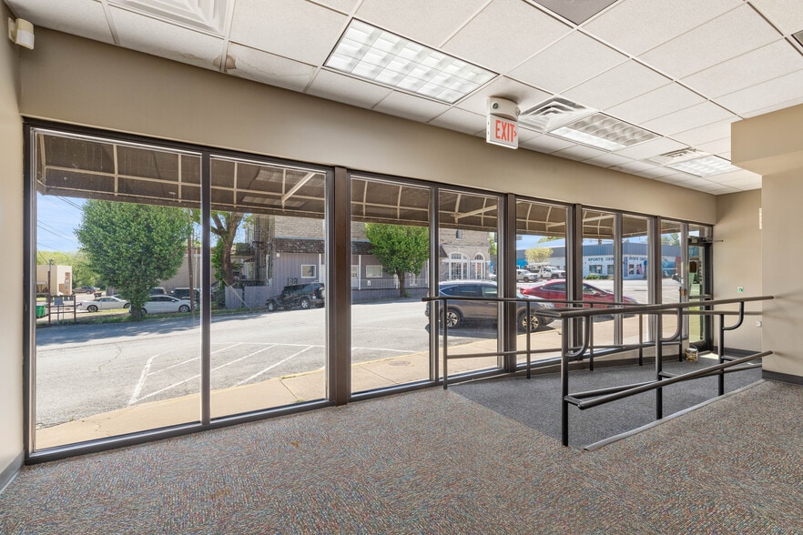 More Photos Of 212 S Main St, Grove Office For Sale