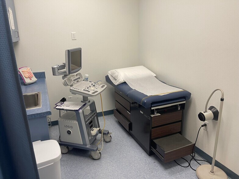 More Photos Of 1753 W Avenue J, Lancaster Medical For Lease