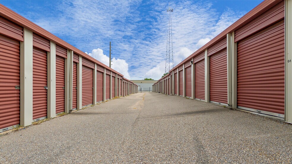 More Photos Of 2331 Congressman W L Dickinson dr, Montgomery Self Storage For Sale