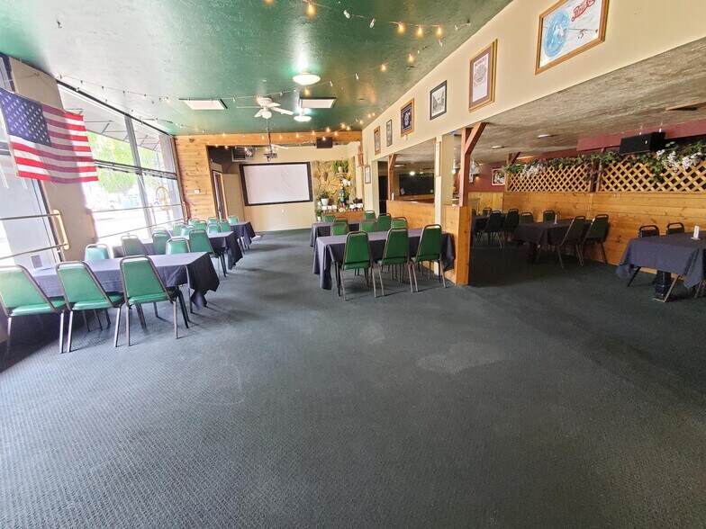 More Photos Of 295 S Broadway, Coos Bay Restaurant For Sale