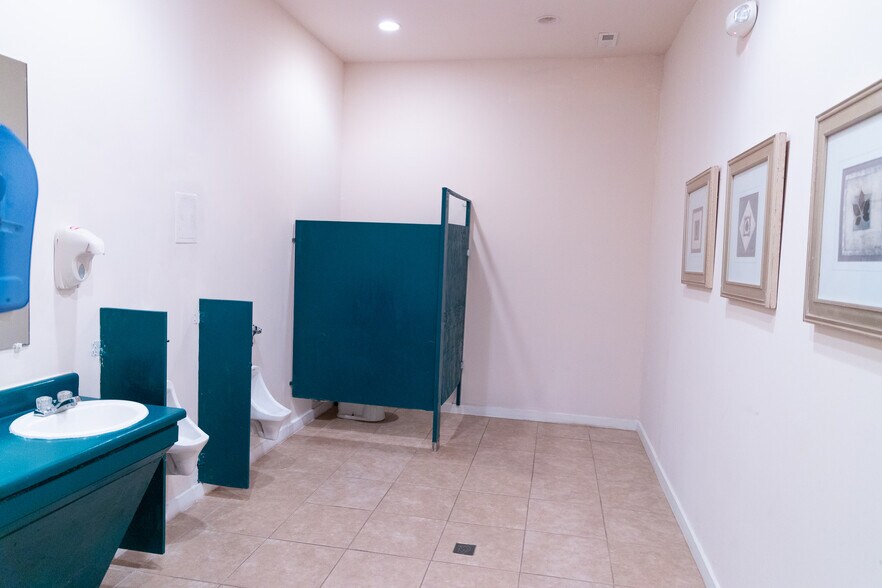 More Photos Of 4409 Hovis Rd, Charlotte Specialty For Sale