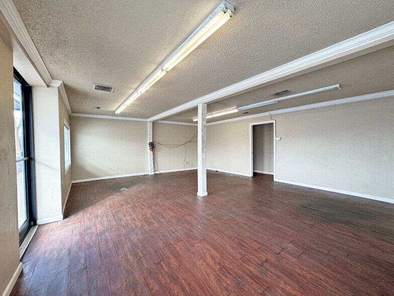 More Photos Of 1325 S Saint Louis Ave, Loveland Auto Repair For Sale