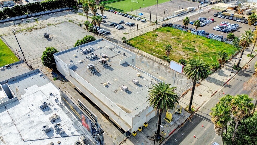 More Photos Of 18120 Sherman Way, Reseda Freestanding For Sale