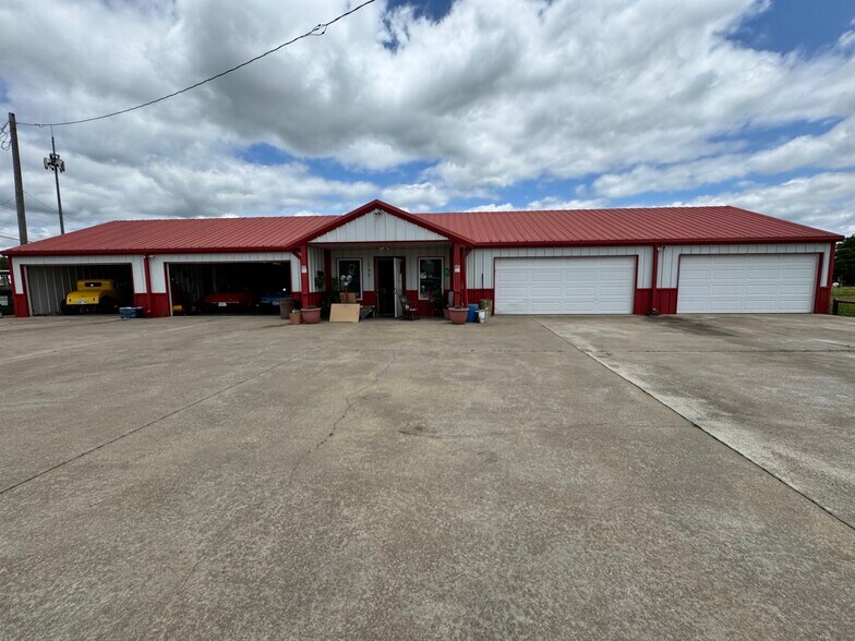 More Photos Of 204 W Rogers Blvd, Skiatook General Retail For Sale