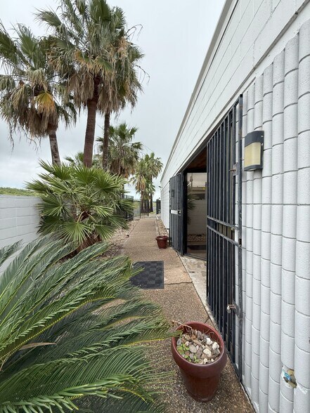 Primary Photo Of 1902 Morgan Ave, Corpus Christi Medical For Sale