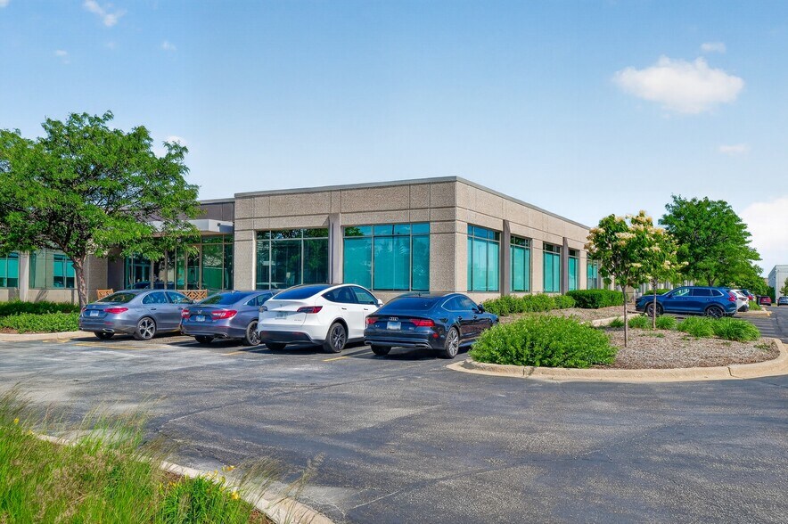 More Photos Of 2350 Ravine Way, Glenview Medical For Lease