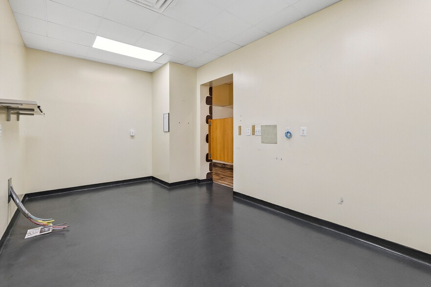 More Photos Of 102 N Rogers St, Aberdeen Restaurant For Sale