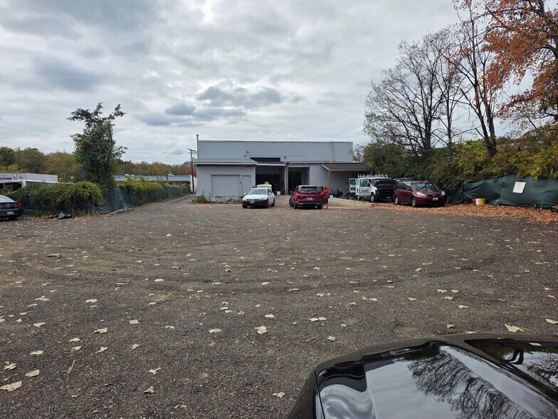 More Photos Of 216 W Hampton Ave, Capitol Heights Light Distribution For Sale