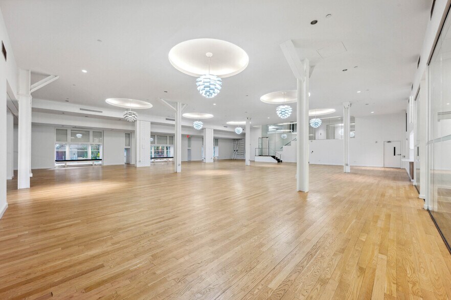 More Photos Of 25 W 39th St, New York Loft Creative Space For Lease