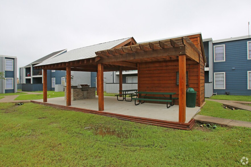 More Photos Of 801 S Allen Genoa Rd, South Houston Apartments For Sale