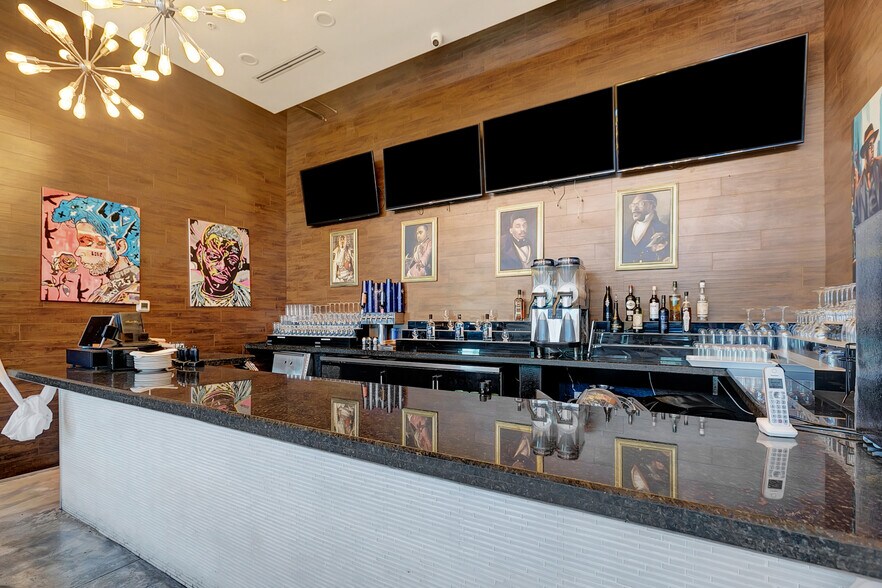 More Photos Of 122 S Howard Ave, Tampa Restaurant For Lease