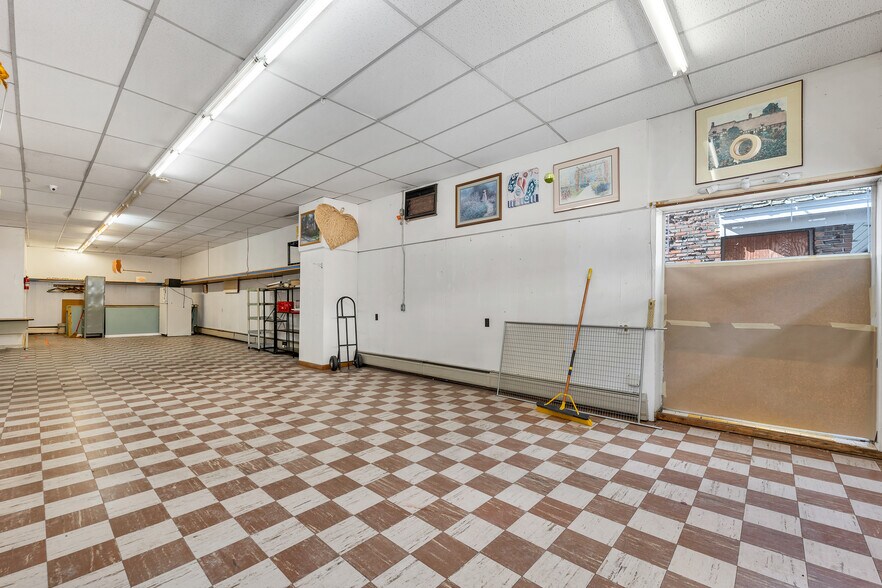 More Photos Of 23 Elm St, Nashua Storefront Retail Residential For Lease