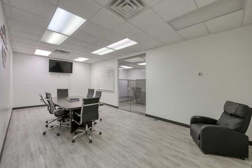 More Photos Of 508 Bryant Rd, Conroe Manufacturing For Sale