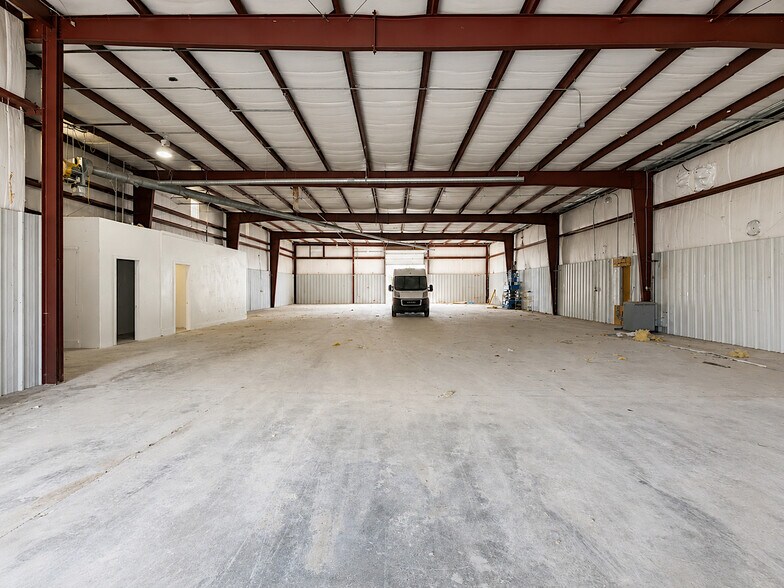 More Photos Of 3508 Wellsite Dr, Norman Distribution For Sale