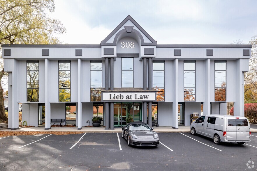 More Photos Of 308 W Main St, Smithtown Loft Creative Space For Lease