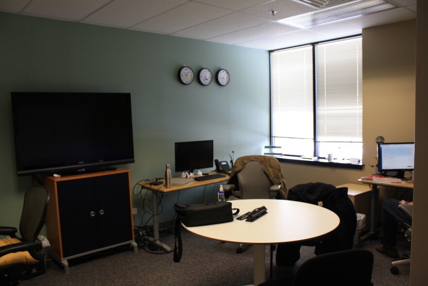 More Photos Of 41 General Warren Blvd, Malvern Flex For Lease