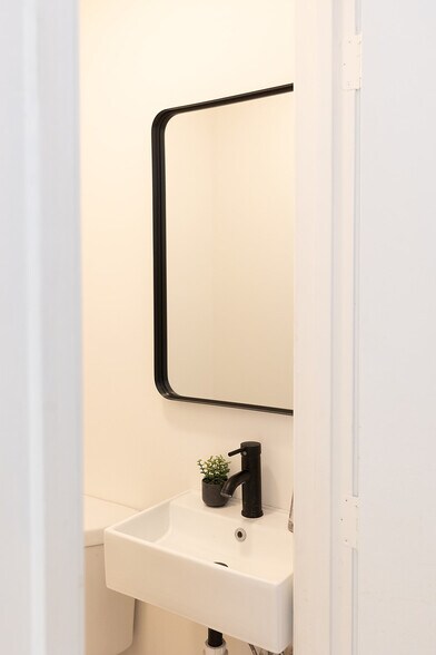 More Photos Of 53 E Lee St, Warrenton Storefront Retail Office For Sale