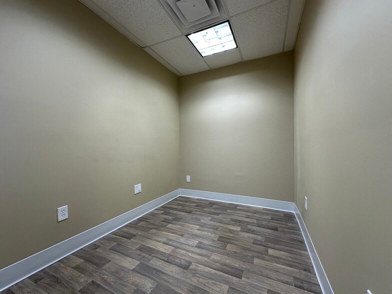 More Photos Of 733-759 Memorial Ave, West Springfield Showroom For Sale
