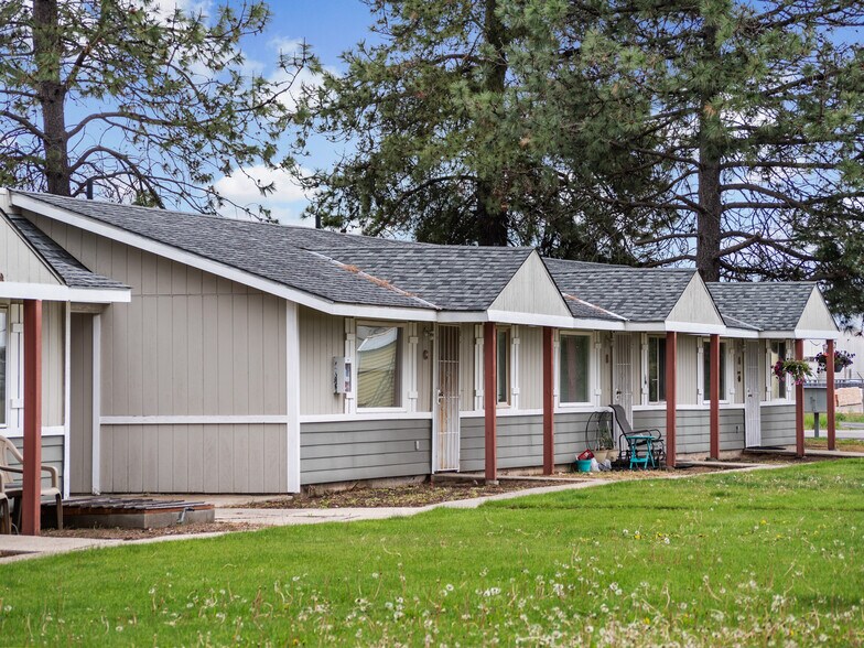 More Photos Of 25 N Airport Rd, Deer Park Apartments For Sale