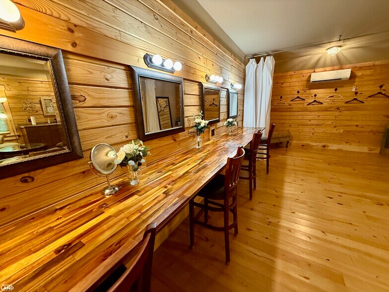 More Photos Of 701 Wingert Road rd, Greenwood Specialty For Sale