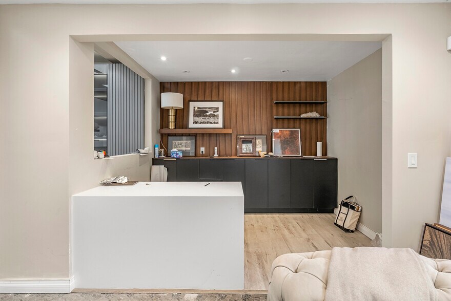 More Photos Of 8262 Melrose Ave, Los Angeles Storefront Retail Residential For Lease