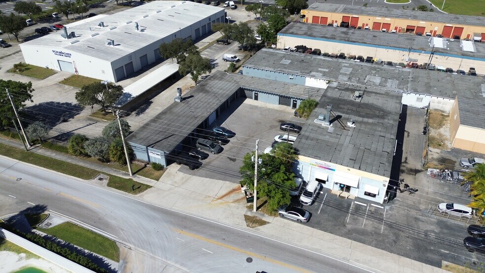 More Photos Of 1151 WaterTower Rd, Lake Park Warehouse For Lease