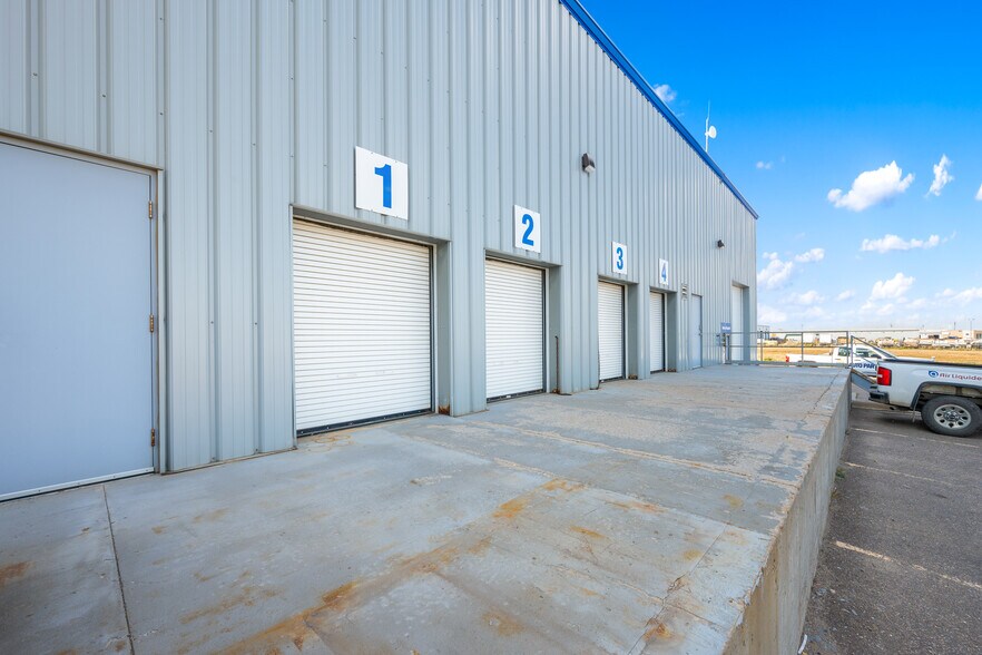More Photos Of 5267 67 Av, Lloydminster Warehouse For Lease