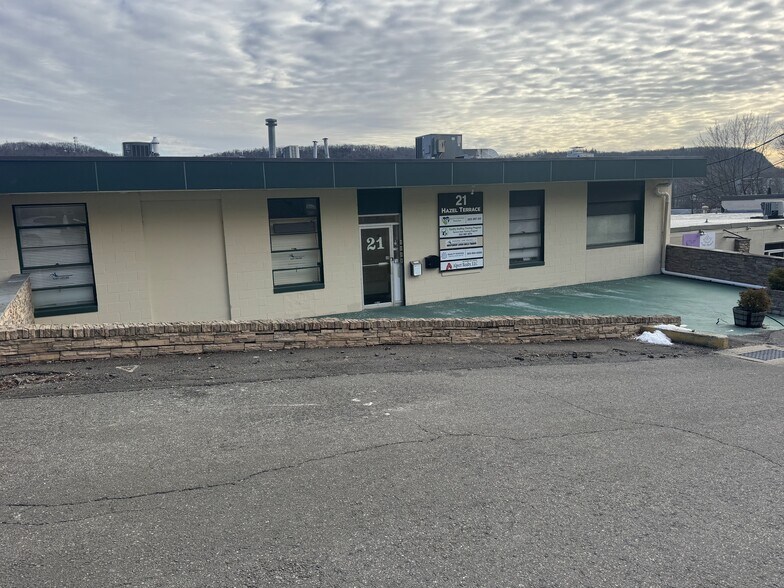 More Photos Of 19-21 Hazel Ter, Woodbridge Office For Lease