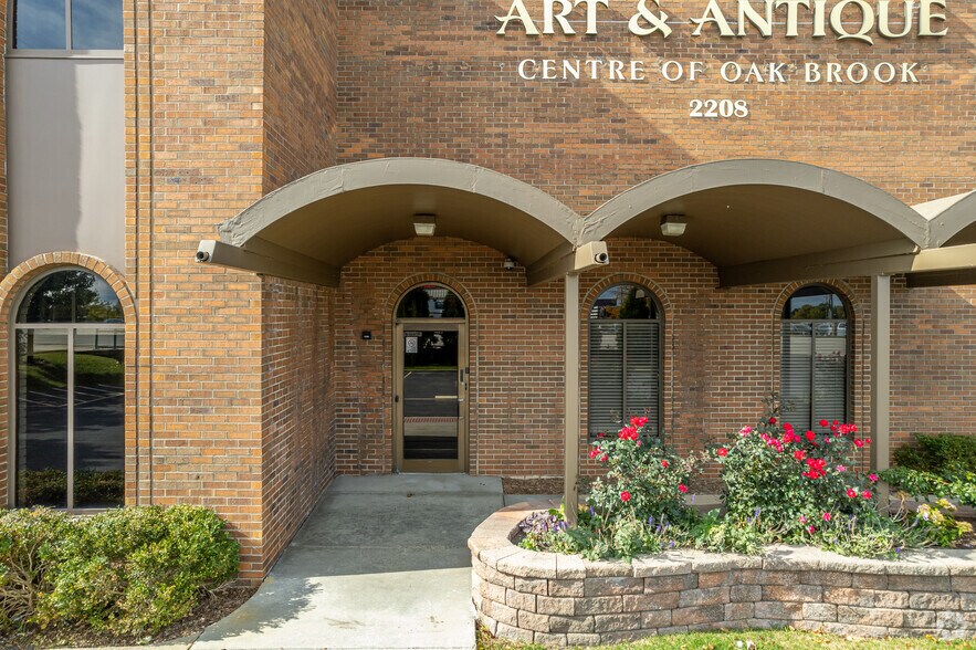 More Photos Of 2208 Midwest Rd, Oak Brook Office For Lease