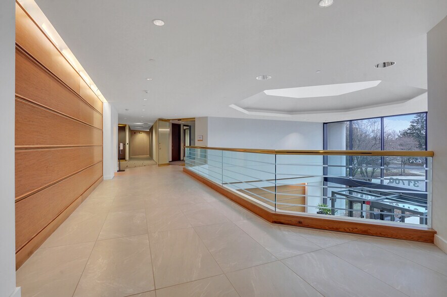 More Photos Of 31700 Middlebelt Rd, Farmington Hills Office For Lease