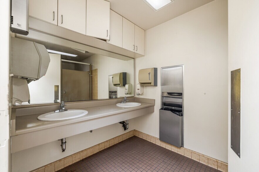 More Photos Of 3970 Missouri Flat Rd, Placerville Bank For Lease