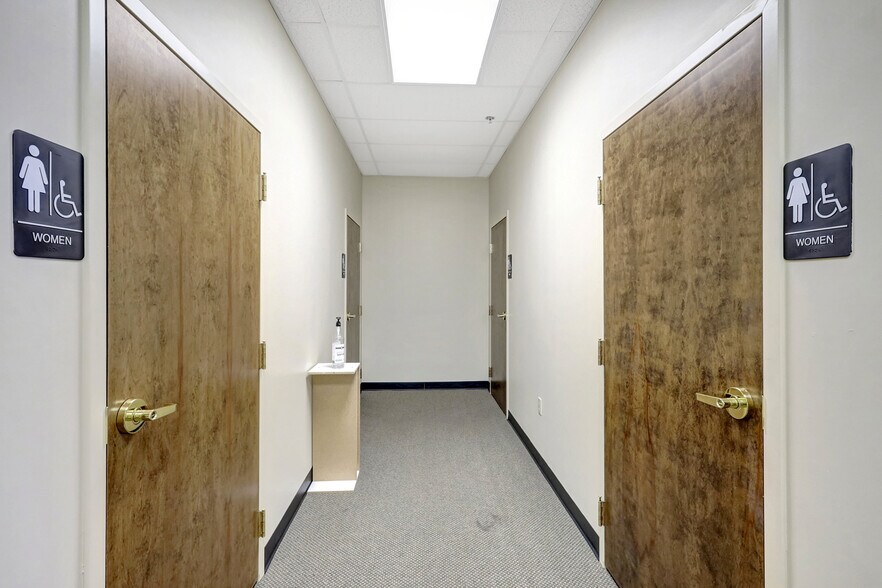 More Photos Of 5620 W Sligh Ave, Tampa Loft Creative Space For Lease