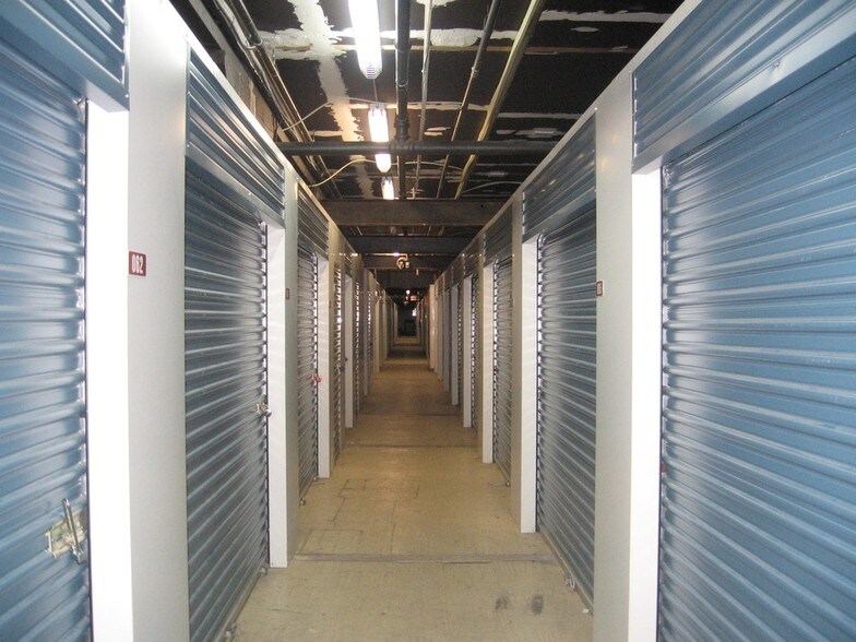 More Photos Of 550 Newtown Rd, Littleton Self Storage For Lease