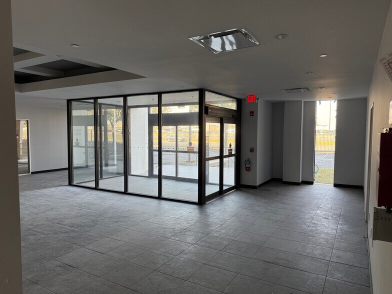 More Photos Of 7011 Southwest Fwy, Houston Medical For Sale