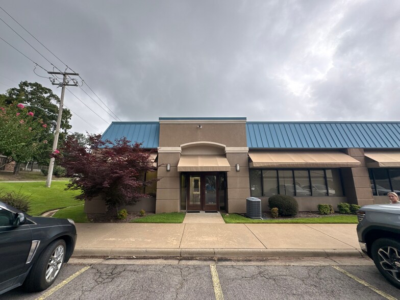 Primary Photo Of 11825 Hinson Rd, Little Rock Medical For Lease