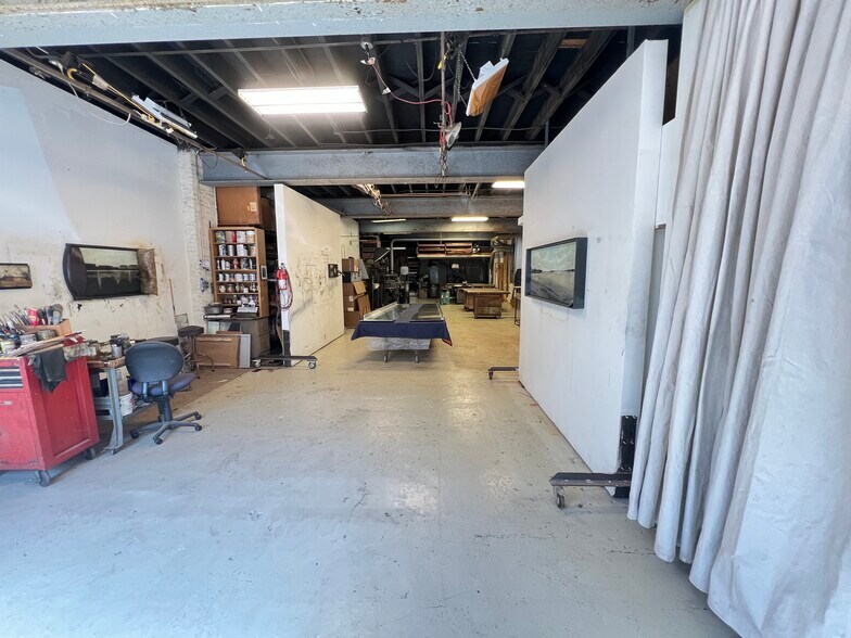 More Photos Of 1438-1442 Light St, Baltimore Showroom For Sale