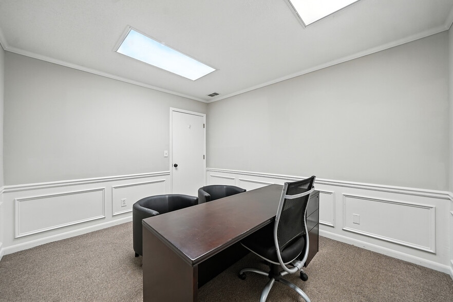 More Photos Of 11285 Elkins Rd, Roswell Office Residential For Sale