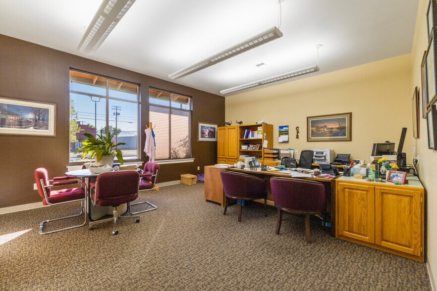 More Photos Of 422 S 5th St, Klamath Falls Office For Sale