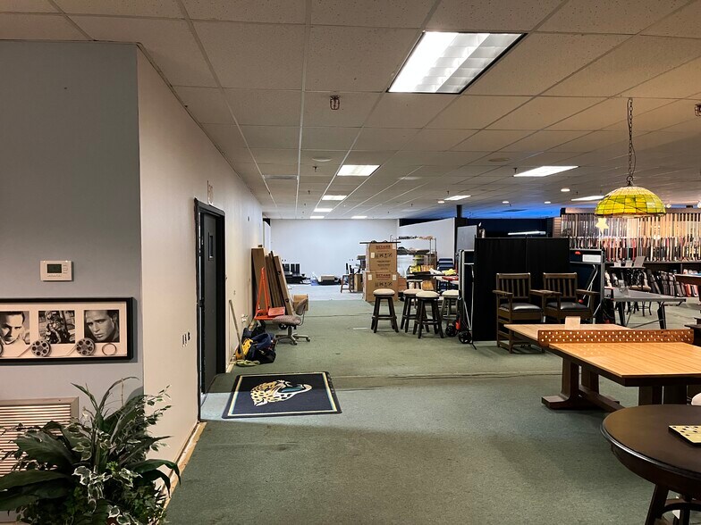 More Photos Of 5585 University Blvd W, Jacksonville Storefront Retail Office For Sale