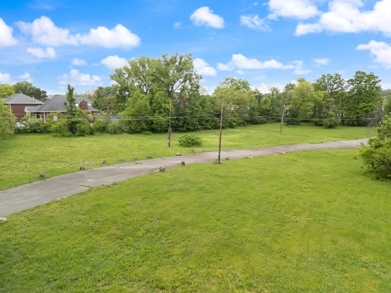 More Photos Of 2000 Utica Pike, Jeffersonville Marina For Sale