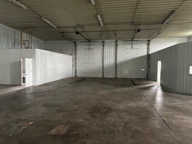 More Photos Of 21601-21627 S Schoolhouse Rd, New Lenox Warehouse For Lease