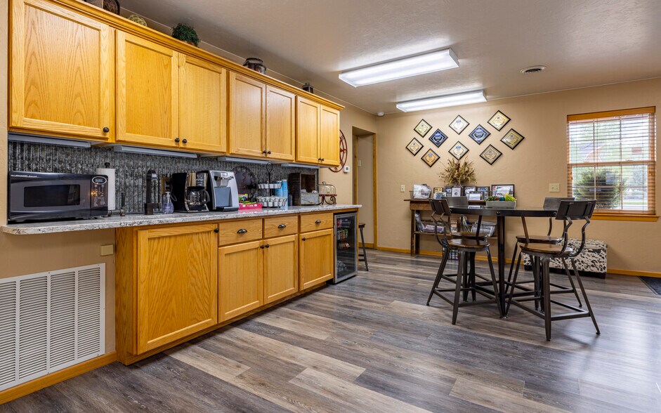 More Photos Of 802 Canyon Ave, Cody Office For Sale