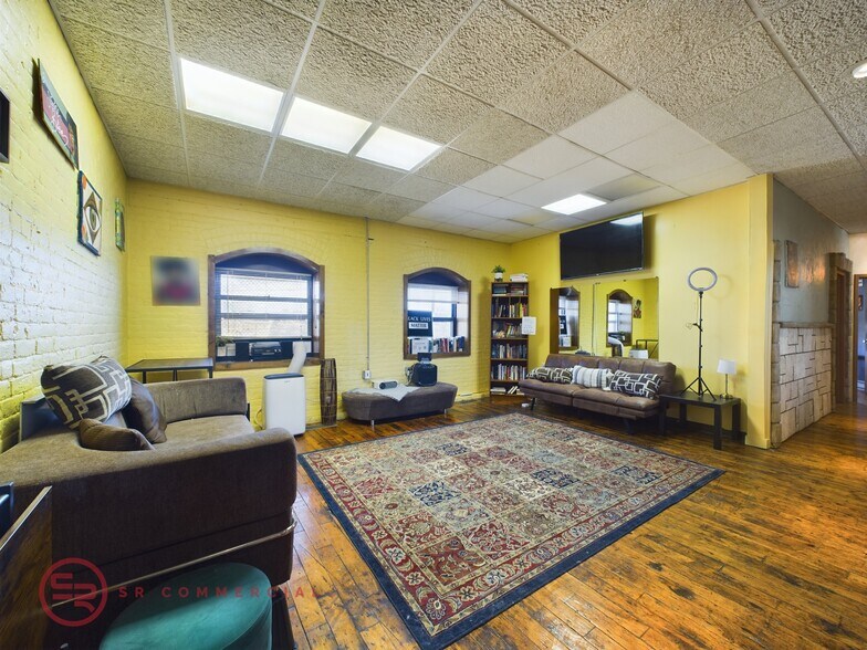 More Photos Of 10 Gatehouse Rd, Holyoke Office For Sale