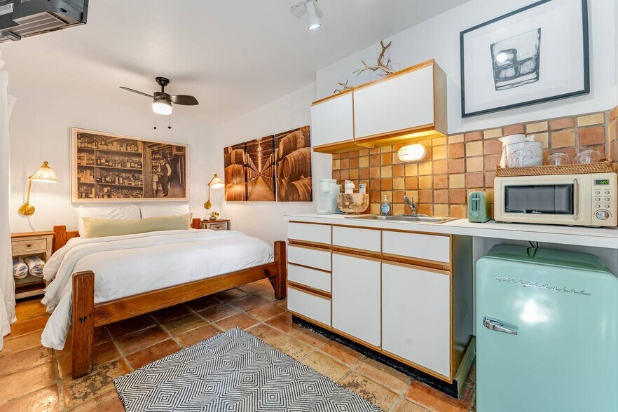 More Photos Of 1117 Duval St, Key West Hospitality For Sale