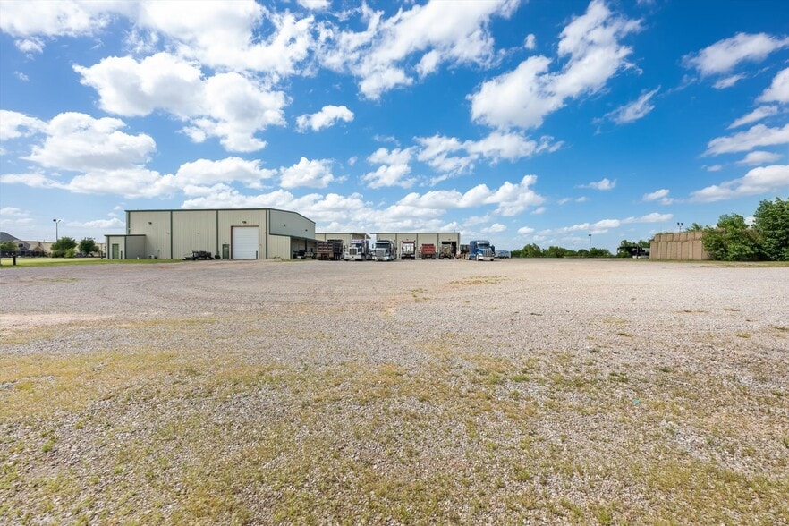 More Photos Of 13020 S Sunnylane Rd, Moore Industrial For Lease