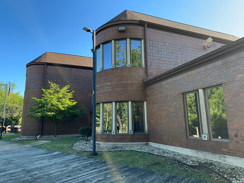 More Photos Of 212 E La Salle Ave, South Bend Office For Sale