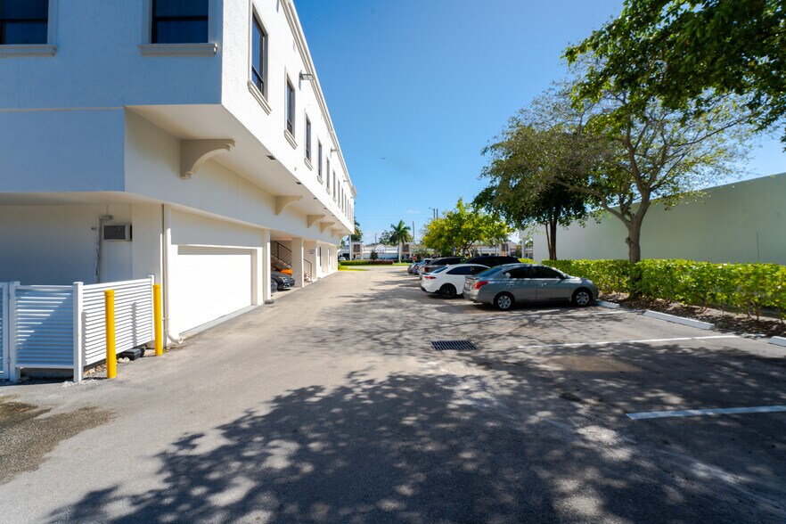 More Photos Of 3401 N Federal Hwy, Boca Raton Office For Lease