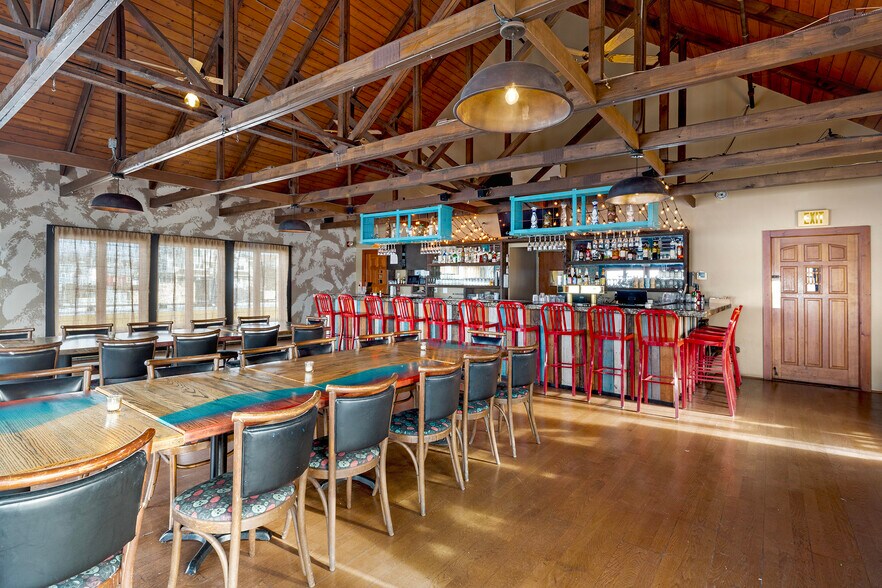 More Photos Of 116 Aquidneck Ave, Middletown Restaurant For Sale