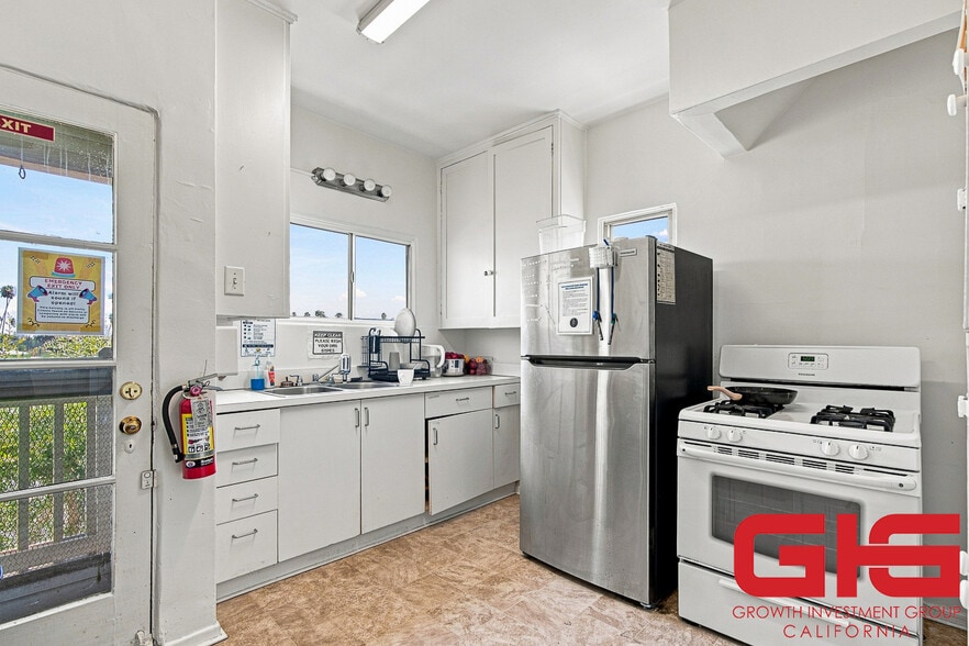 More Photos Of 146-154 N Holliston Ave, Pasadena Rehabilitation Center For Sale