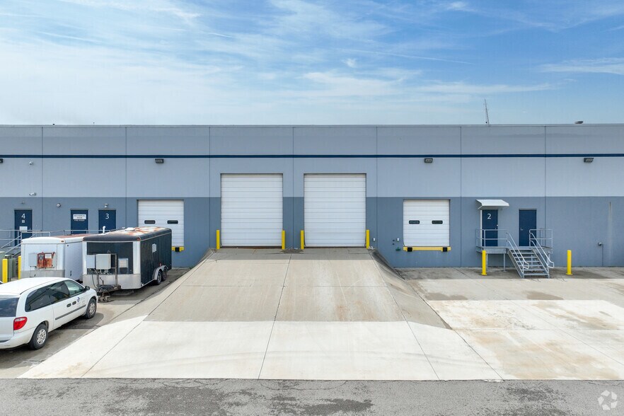 More Photos Of 4305 Muhlhauser Rd, Fairfield Warehouse For Lease